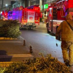 İstanbul'da 27 katlı otelde yangın: 4 kişi hastaneye kaldırıldı