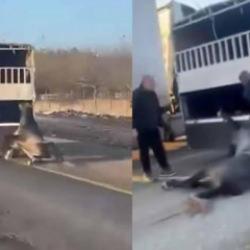 Kamyonetin arkasına bağladığı atı dakikalarca s&uuml;r&uuml;kledi; o anlar kamerada