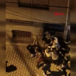 Komşuların g&uuml;r&uuml;lt&uuml; kavgasında tekmeler havada u&ccedil;uştu