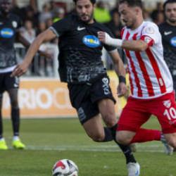 Liderlik mücadelesi veren takım öne geçtiği maçta hezimete uğradı!