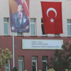 Lise &ouml;ğrencisi, yediği gıdadan zehirlendi!