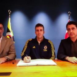Resmi imzalar atıldı! Fenerbahçe'de 2 yıllık sözleşme