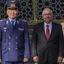 Milli Savunma Bakanı G&uuml;ler Kazakistanlı mevkidaşı ile g&ouml;r&uuml;şt&uuml;