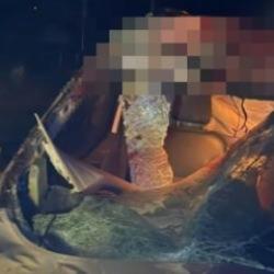 Muş&rsquo;ta hafif ticari ara&ccedil; ata &ccedil;arptı: 2 yaralı