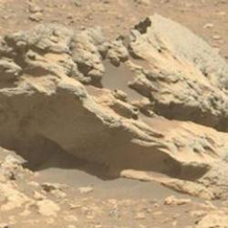 NASA, Mars'ta oraya ait olmayan bir kaya keşfetti