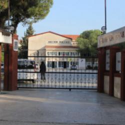 Okul &ouml;n&uuml;ndeki tartışmada kan aktı! 2 yaralı!