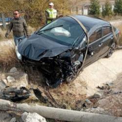 Otomobil yoldan &ccedil;ıktı! Yaralı var