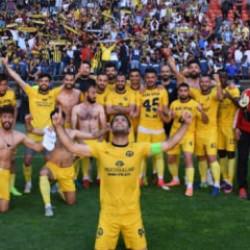 Şampiyonluğa oynayan takımı 'bahis' vurdu: Sadece 7 oyuncuları kaldı