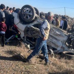 Şırnak'ta otomobil ile hafif ticari ara&ccedil; &ccedil;arpıştı: 7 yaralı