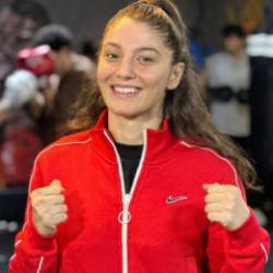 Survivor'la el sıkışan Seren Ay &Ccedil;etin kimdir? Acun'la imzaları attı!