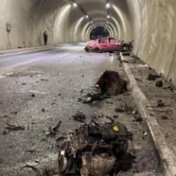 T&uuml;nelde feci kaza! Hız kadranı 200&rsquo;de takılı kaldı