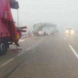 Yolcu otobüsü ile tır çarpıştı! Çok sayıda yaralı var