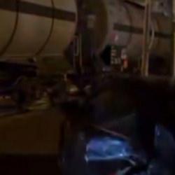 Yük treni, hemzemin geçitte otomobile çarptı; sürücü kaçtı