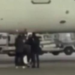 Almanya'da uçağı kaçıran iki yolcu pisti birbirine kattı!