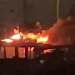 Antalya'da düşen yıldırım 3 tekneyi küle çevirdi