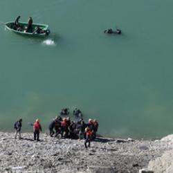 Baraj gölüne araç uçtu! 2 ölü, 1 kişi aranıyor