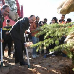 Başkan Altay “Geleceğe Nefes Konya’ya Hayat” programında öğrencilerle fidan dikti