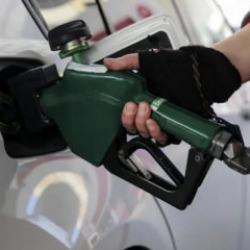 Benzin ve motorine indirim bekleniyor