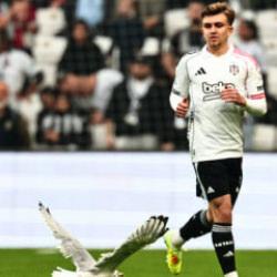 Beşiktaş'ta sol bek problemi büyüyor! Rıdvan Yılmaz sakatlandı