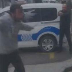 Bı&ccedil;akla dehşet sa&ccedil;mıştı: O anlar kamerada