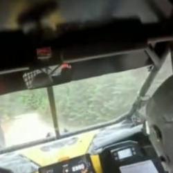 Bolu'da ralli aracı kamyonetle çarpıştı: Kaza anı kameraya yansıdı