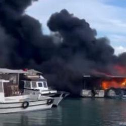 &Ccedil;eşme'de korku dolu anlar: Tekneler alevlere teslim oldu