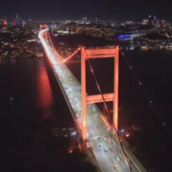 FSM K&ouml;pr&uuml;s&uuml; ve Galata Kulesi turuncu renkle ışıklandırıldı