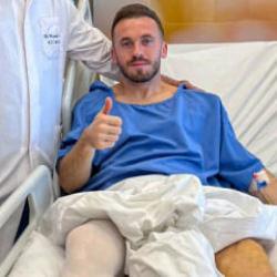 Galatasaraylı futbolculardan Edin Visca'ya ziyaret