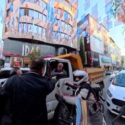 İnadına kornaya bastı: &Ouml;nce uyarı sonra dayak yedi!