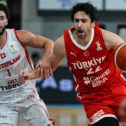 12 Dev Adam rakibini dağıttı! Dünya Kupası yolunda 25 sayı fark attı