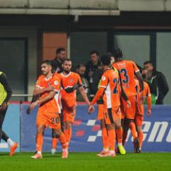 Semt derbisinde kazanan Başakşehir! 