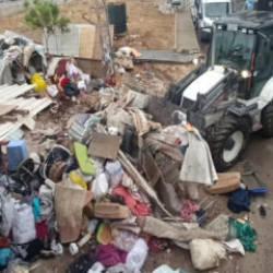 Mersin'de bir evden 10 kamyon çöp çıkarıldı! Ekipler şoke oldu