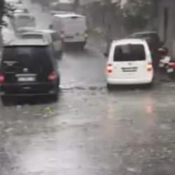 Meteoroloji uyarmıştı: İstanbul'da dolu yağışı! Aniden bastırdı