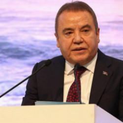 Muhittin Böcek 'acil olarak' hastaneye götürüldü