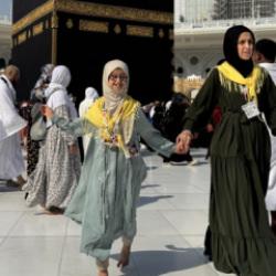 Nadir görülen gen hastası Esma, Kabe hayaline kavuştu