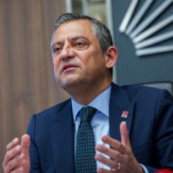 &Ouml;zg&uuml;r &Ouml;zel'den yolsuzluk tepkilerine İmamoğlu'lu cevap