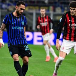 Hakan'dan 13 yıllık kariyerinde bir ilk: Derbide takımını yaktı