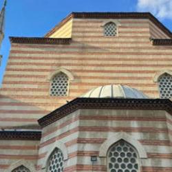 Şeyh Eb&ucirc;l Vefa Camii&rsquo;nin hik&acirc;yesi: Bir semte adını veren şeyh