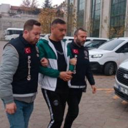 Ağabeyini 'kanepe' kavgasında bı&ccedil;aklayan ş&uuml;pheli tutuklandı