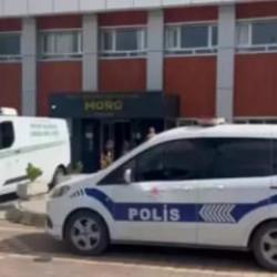 Tartıştığı eşini tabancayla ateş edip &ouml;ld&uuml;rd&uuml;