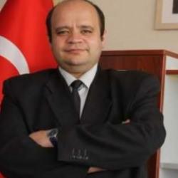 &Uuml;niversite b&ouml;l&uuml;m başkanı &ouml;l&uuml; bulundu!