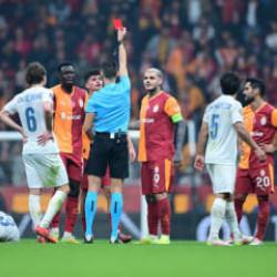 Efsane futbolcu 'Sen şeref yoksunusun' diyerek canlı yayında çıldırdı