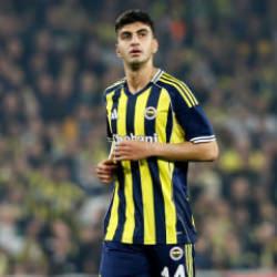 Yiğit Efe'den ilk maçında güven veren performans! Kimseye top göstermedi