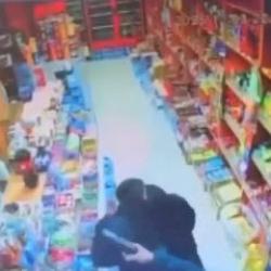 10 bin lira i&ccedil;in dehşet sa&ccedil;tı! Emlak&ccedil;ı komisyon alamadığı adamın oğlunu vurdu