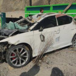 3 gence mezar olan otomobil sudan &ccedil;ıkarıldı