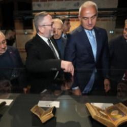 700 yıllık yazma eserler İstanbul'da ziyarete a&ccedil;ıldı