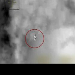 Bayraktar Akıncı g&uuml;d&uuml;ml&uuml; m&uuml;himmat TOLUN ile hedefi 12'den vurdu!