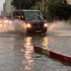 Antalya ve il&ccedil;elerinde sağanak etkili oldu 