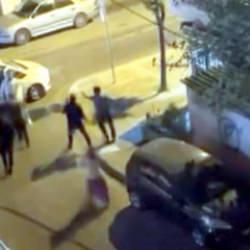 Avcılar'da sokak ortasında tekmeler yumruklar havada uçuştu