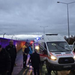 Kaygan zemin affetmedi! İki araç birbirine girdi: 6 yaralı